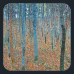 Gustav Klimt Beech Tree Forest Grove Quadratischer Aufkleber<br><div class="desc">Das Werk basiert auf klassischen Naturmalereien von Gustav Klimt, Beech Grove 1, 1902. Das Kunstwerk zeigt einen dichten Wald von hohen, schlanken Birkenbäumen mit blassfarbenen Stämmen, die von dunklen, senkrechten Linien gekennzeichnet sind. Das Blätterdach ist in Blau-, Grün- und Gelbtönen dargestellt und verleiht der Szene ein Gefühl von Tiefe und...</div>