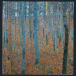 Gustav Klimt Beech Tree Forest Grove Serviette<br><div class="desc">Das Werk basiert auf klassischen Naturmalereien von Gustav Klimt, Beech Grove 1, 1902. Das Kunstwerk zeigt einen dichten Wald von hohen, schlanken Birkenbäumen mit blassfarbenen Stämmen, die von dunklen, senkrechten Linien gekennzeichnet sind. Das Blätterdach ist in Blau-, Grün- und Gelbtönen dargestellt und verleiht der Szene ein Gefühl von Tiefe und...</div>