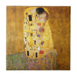Gustav Klimt Das klassische Kiss-Gemälde Fliese<br><div class="desc">Gustav Klimt Der Kuss Gustav Klimt verwendete in seinem wunderschönen Werk Jugendstil-Frauen und Dekorationskunst echtes Gold. Dieses Klimt-Gemälde hieß "Der Kuss" und ist das bekannteste Jugendstil-Werk, das er je gemalt hat. Das Gemälde Gustav Klimt ist eine Jugendstil-Frau und Mann in einer Umarmung. Die Farben sind überwiegend gold - mit echtem...</div>