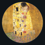 Gustav Klimt Das klassische Kiss-Gemälde Runder Aufkleber<br><div class="desc">Gustav Klimt Der Kuss Gustav Klimt verwendete in seinem wunderschönen Werk Jugendstil-Frauen und Dekorationskunst echtes Gold. Dieses Klimt-Gemälde hieß "Der Kuss" und ist das bekannteste Jugendstil-Werk, das er je gemalt hat. Das Gemälde Gustav Klimt ist eine Jugendstil-Frau und Mann in einer Umarmung. Die Farben sind überwiegend gold - mit echtem...</div>