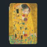 Gustav Klimt Der Kiss iPad Mini Hülle<br><div class="desc">iPad Cover mit Gustav Klimts Ölgemälde mit Goldblatt Der Kuss (1908). Ein Mann und eine Frau,  die leuchtende goldene Farben tragen,  sich liebevoll umarmen und in einem Feld von Blume küssen. Ein großartiges Geschenk für Jugendliche und österreichische Kunstliebhaber.</div>