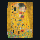 Gustav Klimt Der Kiss iPad Pro Cover<br><div class="desc">iPad Cover mit Gustav Klimts Ölgemälde mit Goldblatt Der Kuss (1908). Ein Mann und eine Frau,  die leuchtende goldene Farben tragen,  sich liebevoll umarmen und in einem Feld von Blume küssen. Ein großartiges Geschenk für Jugendliche und österreichische Kunstliebhaber.</div>