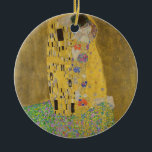 Gustav Klimt "Der Kuss" Keramikornament<br><div class="desc">Gustav Klimts Meisterwerk: "Der Kuss". "Der Kuss", erstellt vom österreichischen Maler Gustav Klimt. Es gilt als sein berühmtestes Werk. Er malte es zwischen den Jahren 1907 und 1908, die den Höhepunkt seiner "Goldenen Periode" bildeten, als er eine Reihe von Werken malte, die Blattgold verwendeten. Österreich betrachtet "The Kiss" als nationalen...</div>