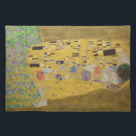 Gustav Klimt "Der Kuss" Tischset<br><div class="desc">Gustav Klimts Meisterwerk: "Der Kuss". "Der Kuss", erstellt vom österreichischen Maler Gustav Klimt. Es gilt als sein berühmtestes Werk. Er malte es zwischen den Jahren 1907 und 1908, die den Höhepunkt seiner "Goldenen Periode" bildeten, als er eine Reihe von Werken malte, die das Blattgold verwendeten. Österreich betrachtet "The Kiss" als...</div>