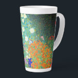 Gustav Klimt Flower Garden Milchtasse<br><div class="desc">Latte Tasse mit Gustav Klimts Ölgemälde Blumengarten (1906). Ein schöner Garten mit lila,  roten,  weißen,  blauen und orangefarbenen Blume. Ein großartiges Geschenk für Jugendliche und österreichische Kunstliebhaber.</div>