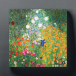 Gustav Klimt Flower Garden Plaque Fotoplatte<br><div class="desc">Gartenplatz von Gustav Klimt. Ölmalerei auf Leinwand aus dem Jahr 1907. Der Blumengarten, der während seiner goldenen Phase fertig gestellt wurde, ist eines der bekanntesten Landschaftsgemälde Klimts. Die Sommerfarben brachen in diesem Werk mit einer wunderschönen Mischung aus orangefarbenen, roten, lila, blauen, rosa und weißen Blüten aus. Ein großartiges Geschenk für...</div>