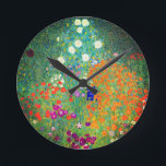 Gustav Klimt Flower Garden Runde Wanduhr<br><div class="desc">Uhr mit Gustav Klimts Ölgemälde Blumengarten (1906). Ein schöner Garten mit lila,  roten,  weißen,  blauen und orangefarbenen Blume. Ein großartiges Geschenk für Jugendliche und österreichische Kunstliebhaber.</div>