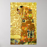 Gustav Klimt Fulfilment Poster<br><div class="desc">Gustav Klimt Fulfilment Poster. Frieze von 1909. Fulfillment wurde während der goldenen Phase von Klimt abgeschlossen und verfügt über ein umarmendes Paar, das sich unter einem gemusterten Steppchen mit Spiralen, Augen, Vögeln, Fischen und anderen Formen unter sich hält. Im Hintergrund der Arbeit befinden sich die Bronzegeister, die den berühmten Baum...</div>