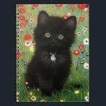 Gustav Klimt Kitten Notizblock<br><div class="desc">Notebook mit einem Gustav Klimt Kitten! Dieses schwarze Kätzchen trägt einen silbernen Kragen und sitzt in einem Feld aus roten, blauen, weißen und gelben Blumen. Ein wunderbares Geschenk für Katzenliebhaber und österreichische Kunstliebhaber!</div>