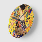 Gustav Klimt Lady mit Fan Runde Wanduhr (Winkel)