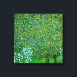 Gustav Klimt Rose unter der Birne Leinwanddruck<br><div class="desc">Gustav Klimt Rose unter der Leinwand Birne. Öl auf Leinwand aus dem Jahr 1905. Ein wunderschönes Gemälde des österreichischen Künstlers Gustav Klimt. Eine der wunderschönen Landschaften von Klimt, die Impressionisten und Jugendstil-Nouveau-Tendenzen vereint, verbindet diese Arbeit Klimts Liebe von Blume und Obstbäumen mit pulsierenden Grüntönen und Gelben. Ein großartiges Kunstgeschenk für...</div>