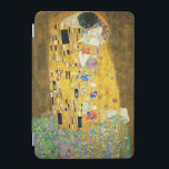 Gustav Klimt The Kiss iPad Mini Hülle<br><div class="desc">Gustav Klimt Die Vintage Jugendstil-Malerei Der Kuss wurde zwischen 1907 und 1908, dem Höhepunkt seiner Goldenen Periode, vom österreichischen Symbolik-Maler Gustav Klimt gemalt, als er eine Reihe von Werken in einem ähnlich vergoldeten Stil malte. Das Gemälde gilt weithin als Meisterwerk der frühen Moderne. Es ist ein Symbol des Wiener Jugendstils...</div>