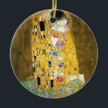 Gustav Klimt The Kiss Keramik Ornament<br><div class="desc">Gustav Klimt Die Vintage Jugendstil-Malerei Der Kuss wurde zwischen 1907 und 1908, dem Höhepunkt seiner Goldenen Periode, vom österreichischen Symbolik-Maler Gustav Klimt gemalt, als er eine Reihe von Werken in einem ähnlich vergoldeten Stil malte. Das Gemälde gilt weithin als Meisterwerk der frühen Moderne. Es ist ein Symbol des Wiener Jugendstils...</div>