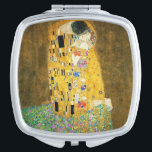 Gustav Klimt The Kiss Taschenspiegel<br><div class="desc">Gustav Klimt Die Vintage Jugendstil-Malerei Der Kuss wurde zwischen 1907 und 1908, dem Höhepunkt seiner Goldenen Periode, vom österreichischen Symbolik-Maler Gustav Klimt gemalt, als er eine Reihe von Werken in einem ähnlich vergoldeten Stil malte. Das Gemälde gilt weithin als Meisterwerk der frühen Moderne. Es ist ein Symbol des Wiener Jugendstils...</div>