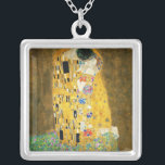 Gustav Klimt The Kiss Versilberte Kette<br><div class="desc">Gustav Klimt Die Vintage Jugendstil-Malerei Der Kuss wurde zwischen 1907 und 1908, dem Höhepunkt seiner Goldenen Periode, vom österreichischen Symbolik-Maler Gustav Klimt gemalt, als er eine Reihe von Werken in einem ähnlich vergoldeten Stil malte. Das Gemälde gilt weithin als Meisterwerk der frühen Moderne. Es ist ein Symbol des Wiener Jugendstils...</div>