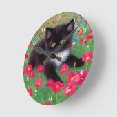 Gustav Klimt Tuxedo Katze mit weißen Uhrennummern Runde Wanduhr (Winkel)