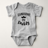 Gut aussehend wie Daddy Mustache Boy Baby Strampler (Vorderseite)