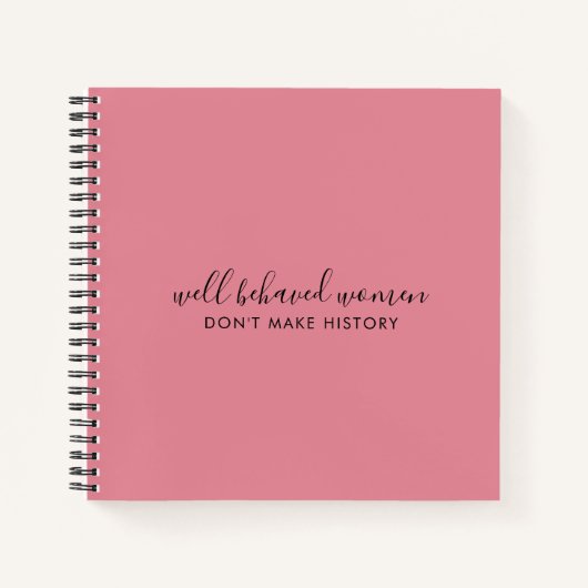 Gut benommen Frauen machen Geschichte nicht rosa Notizblock (Vorderseite)