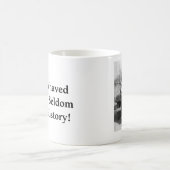 Gut benommene Frauen machen selten seins… Kaffeetasse (Mittel)