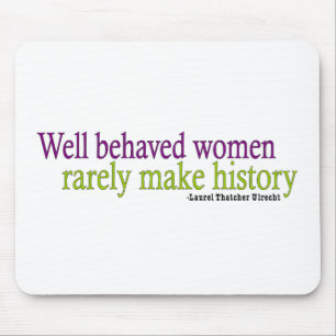 Gut benommene Frauen Mousepad