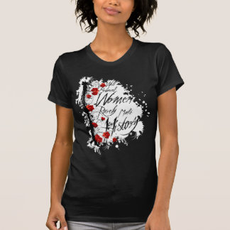 Gut benommene Frauen stellen selten T-Shirt