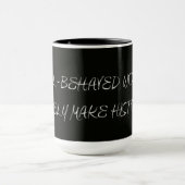 Gut benommene Frauen stellen selten Tasse (Zentrum)