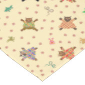 Gut gekleidete Katzen mit Funky Plushies Tischdecke (Schrägansicht)