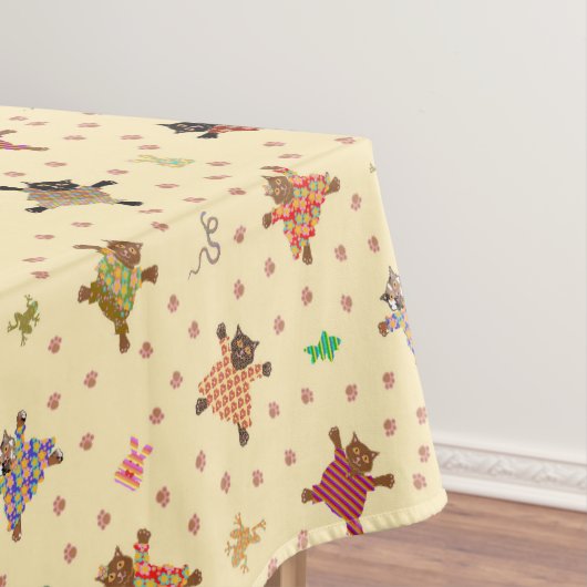 Gut gekleidete Katzen mit Funky Plushies Tischdecke (Beispiel)