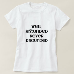 Gut gerundeter nie gemachter T - Shirt