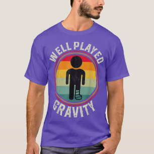 Gut gespielte Schwerkraft gebrochen Leg Knie Verle T-Shirt