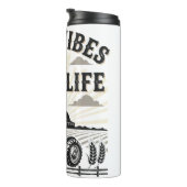 Gute Bewohner und Lebensqualität in der Landwirtsc Thermosbecher (Nach rechts gedreht)