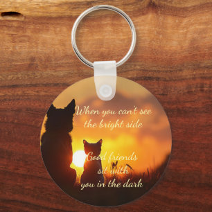 Gute Freunde sitzen mit dir im Dunklen Individuell Schlüsselanhänger
