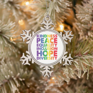 Güte Frieden Gleichheit Liebe Inklusion Hoffnung L Schneeflocken Zinn-Ornament
