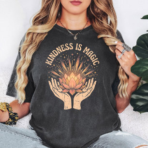 Güte ist Magie Lotus Zitat T-Shirt