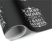 Gute Mamas sagen schlechte Worte zum sonnigen Mutt Geschenkpapier (Rolleneckpunkt)