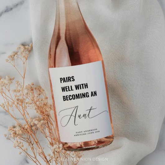 Gute Paare mit Baby Ankündigung Tante Weinetikett