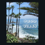 Gute Sicht Ocean Palm Tree Sand Wall Poster<br><div class="desc">Good Vibes - Entspannen Sie mit diesem großartigen Foto des Pazifischen Ozeans und den wunderschönen Palmen, die den Sand überblicken. Jede Wand kann bis zu hundert Mal geschält und wieder geschält werden, ohne die Decke oder Wände zu beschädigen. Kein Klebstoff, keine Rahmen, kein Schmerz - machen Sie einen Raum ganz...</div>