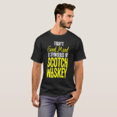 Gute Stimmung unter der Schottischen Whisky-Herste T-Shirt (Vorne ganz)