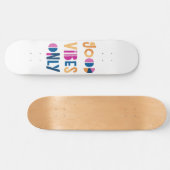 Gute Vibes nur Motivierend farbenfroh modern Skateboard (Horizontal)