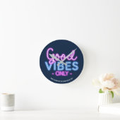 Gute Vibes nur Neon Sign Fun Trendy Custom Runde Wanduhr (Zuhause)