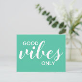 Gute Vibes nur positive Affirmation Green Postkarte (Stehend Vorderseite)