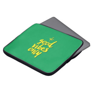 Gute Vibes nur typografische Gestaltung gelb grün Laptopschutzhülle