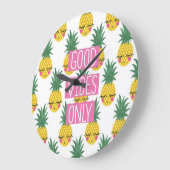 Gute Vibes Pineapples Sommermuster Große Wanduhr (Winkel)
