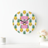 Gute Vibes Pineapples Sommermuster Große Wanduhr (Zuhause)