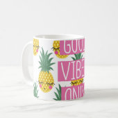 Gute Vibes Pineapples Sommermuster Kaffeetasse (Vorderseite Links)