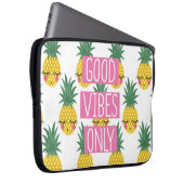 Gute Vibes Pineapples Sommermuster Laptopschutzhülle (Vorne Rechts)