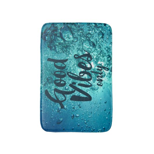Gute Vibes und Cooles blaues Wasser Badematte (Vorderseite Vertikal)