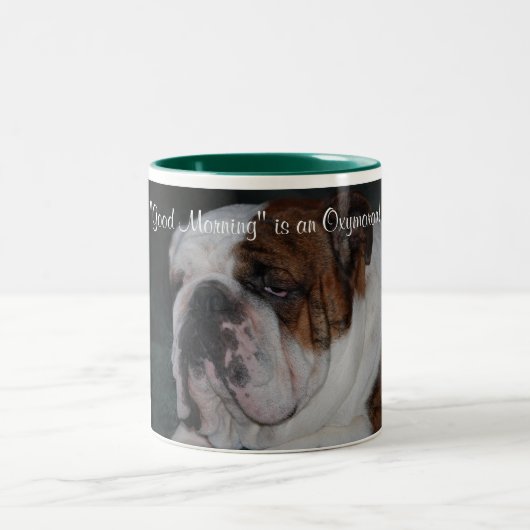 "Guter Morgen" ist ein Oxymoron! Zweifarbige Tasse (Mittel)