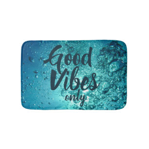 Guter Vibes und cooles blaues Wasser Badematte