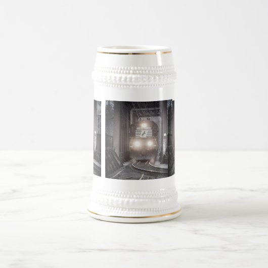 Güterzug über eine Brücke Bierglas (Mittel)